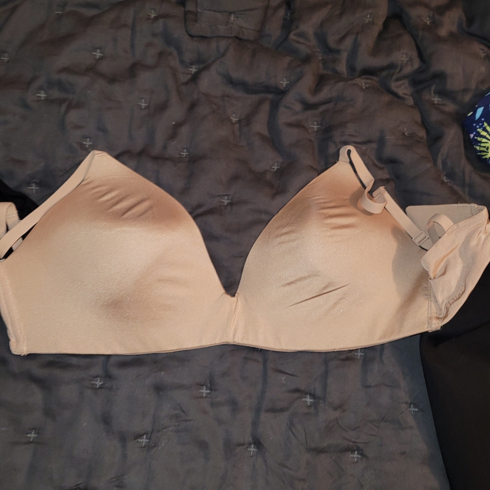 SKIMS Wireless Nude Bra